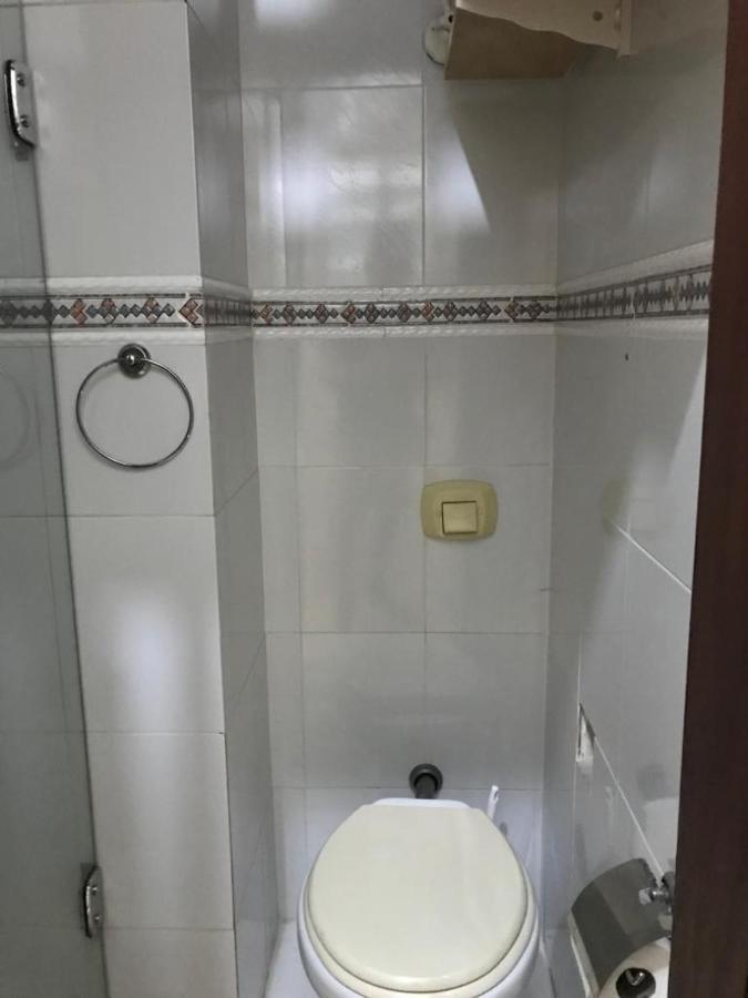 Apartamento Copacabana, Qto E Sala. Vista Lateral Para O Mar